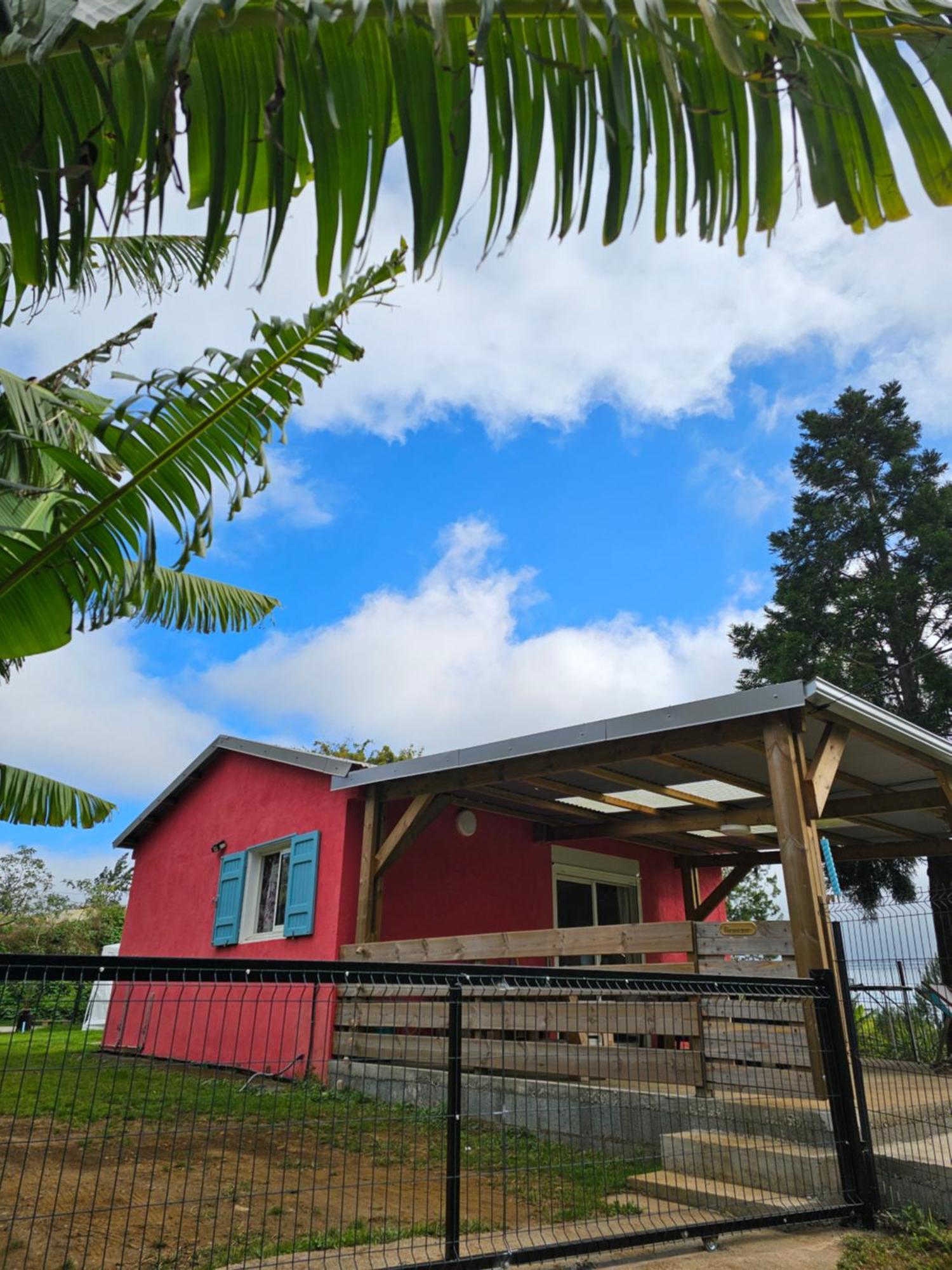 Au Coeur Des Plantations Guest House La Possession Exterior photo